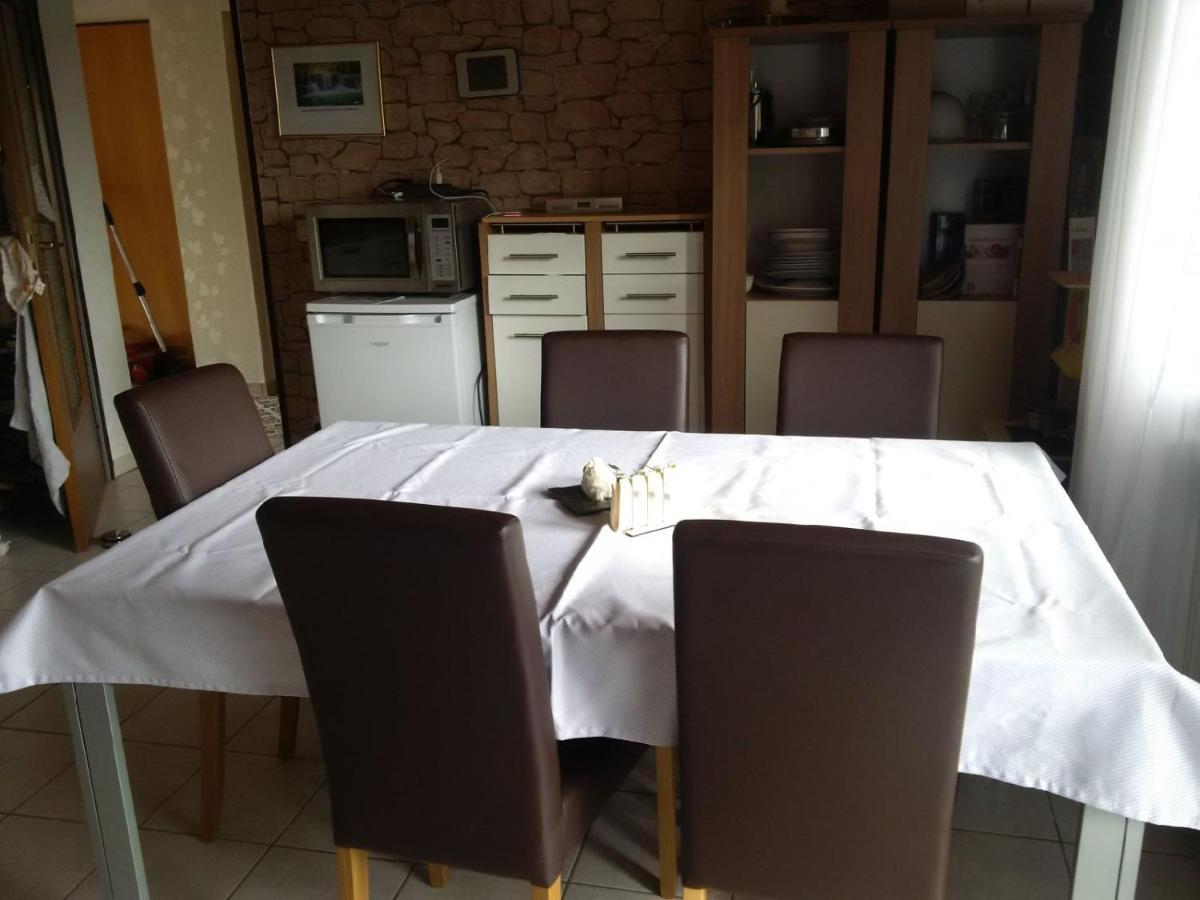 Haus Bergrose Apartment Busenborn ภายนอก รูปภาพ